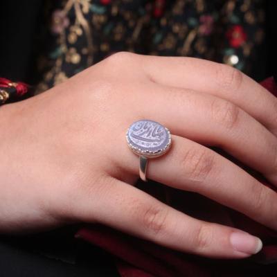 انگشتر عقیق سوسنی حکاکی یاصاحب الزمان زنانه کد 1376