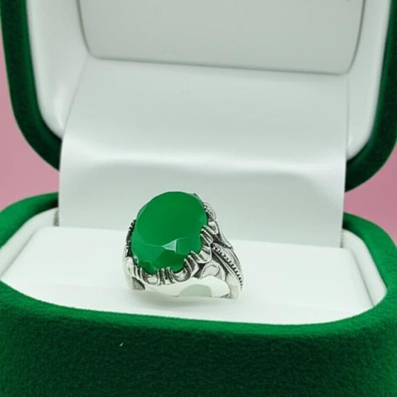 انگشتر عقیق سبز با رکاب نقره طرح چنگی کد 1329
