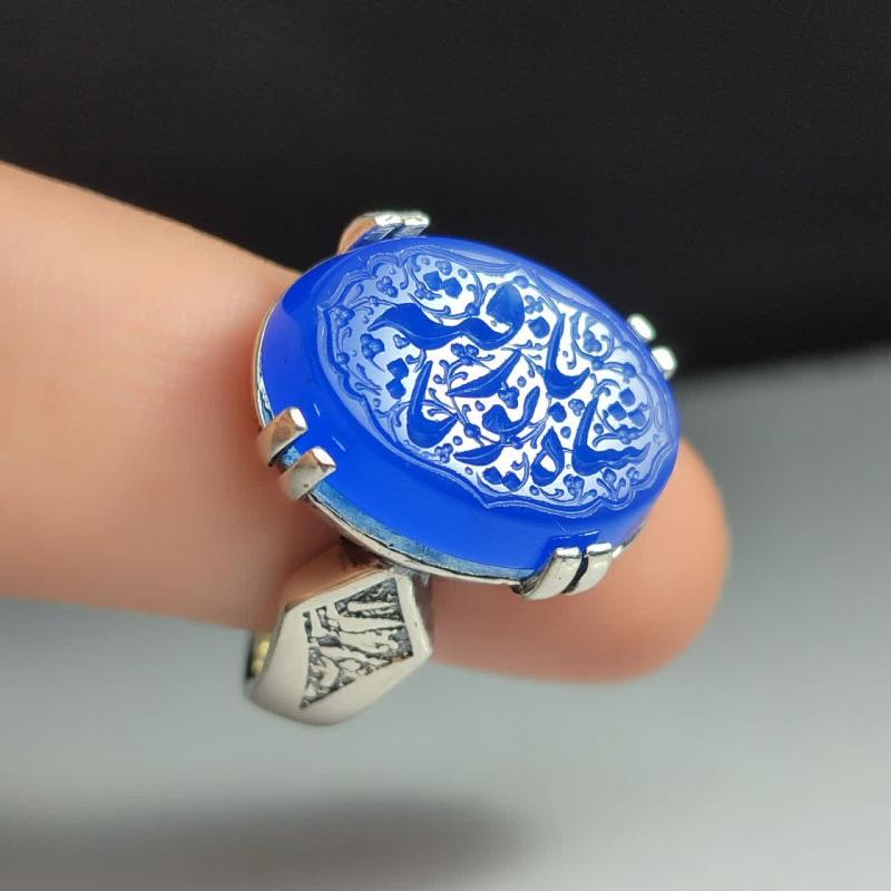 انگشتر نقره باسنگ عقیق ابی حکاکی شاه بانو یارقیه رکاب چهار چنگ کد ۱۹۰۶