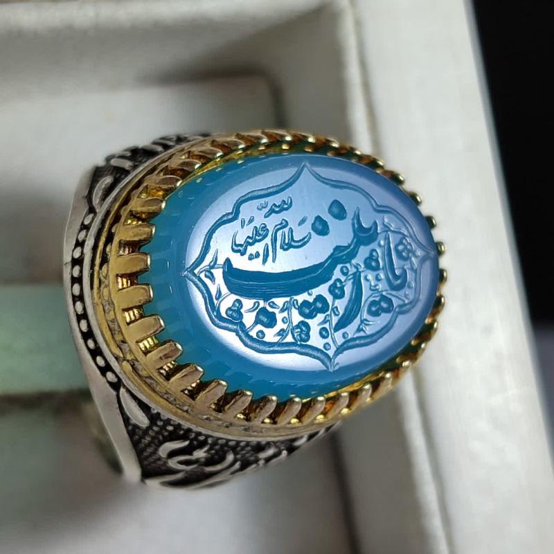 خرید انگشتر عقیق آبی حکاکی "یا زینب" (س) - رکاب تاج برنجی کد 2200