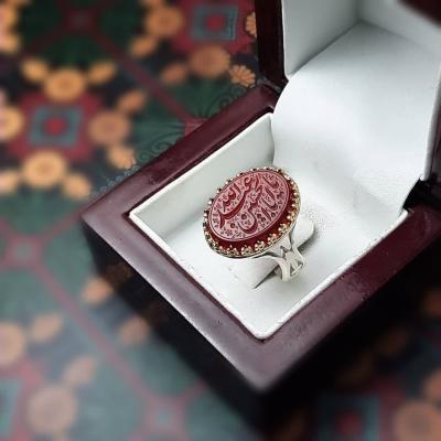انگشتر نقره انگشتر عقیق جگری خطی با تاج برنجی و حکاکی یا اباعبدالله (ع) کد 2106
