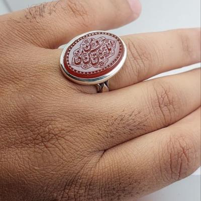 انگشتر نقره باسنگ عقیق قرمز حکاکی حسین و منی وان من حسین کد 1728