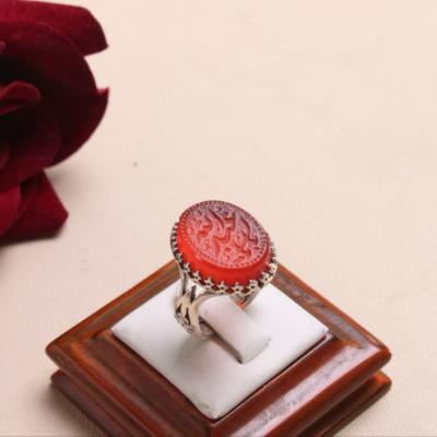 انگشتر عقیق قرمز اصل با رکاب طرح نیزه و حکاکی "یا اباعبدالله" کد 2084