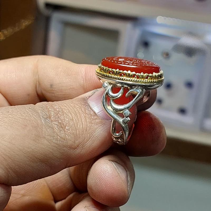 انگشتر عقیق قرمز مردانه "مسیر عشق" – توسل به "یا حسین" بر رکاب "یا علی" کد 1841