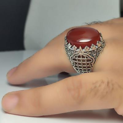 خرید انگشتر عقیق قرمز مردانه با رکاب طرح ضریح؛ هنر معماری بر دستان شما کد ۲۰۰۵