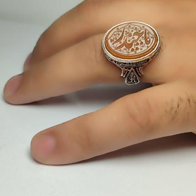 خرید انگشتر عقیق پرتغالی خطی با نقش «حیدر» و رکاب چهار سلام کد ۱۸۶۴
