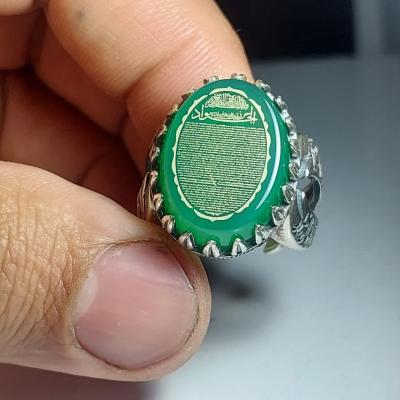 خرید انگشتر حرز امام جواد روی عقیق سبز با رکاب ذوالفقار؛ محافظی قدرتمند کد 2122