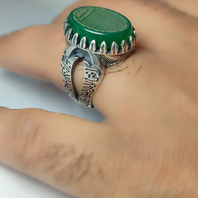 خرید انگشتر حرز امام جواد روی عقیق سبز با رکاب ذوالفقار؛ محافظی قدرتمند کد 2122