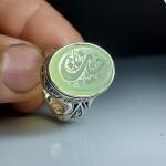خرید انگشتر عقیق سبز با ذکر یا حسین (ع) – رنگ خاص کاهویی کد ۱۸۶۹