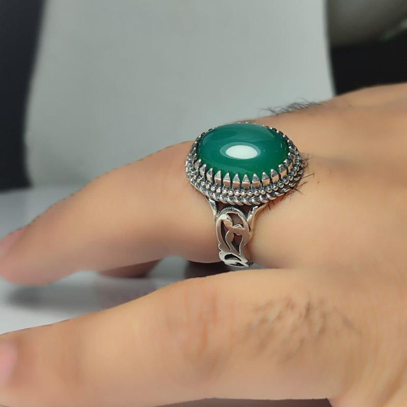 خرید انگشتر عقیق سبز مردانه؛ نماد آرامش و وقار کد ۲۰۰۹