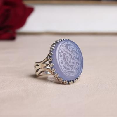 انگشتر نقره باسنگ عقیق سوسنی رکاب نیزه حکاکی یازینب کبری کد 2248