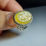 خرید انگشتر عقیق زرد خطی مردانه با ذکر یا اباعبدالله الحسین (ع) کد ۱۸۵۹