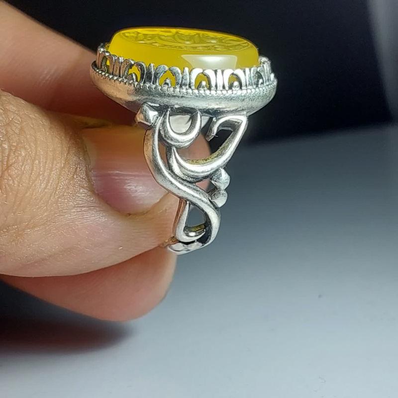 خرید انگشتر عقیق زرد خطی مردانه با ذکر یا اباعبدالله الحسین (ع) کد ۱۸۵۹