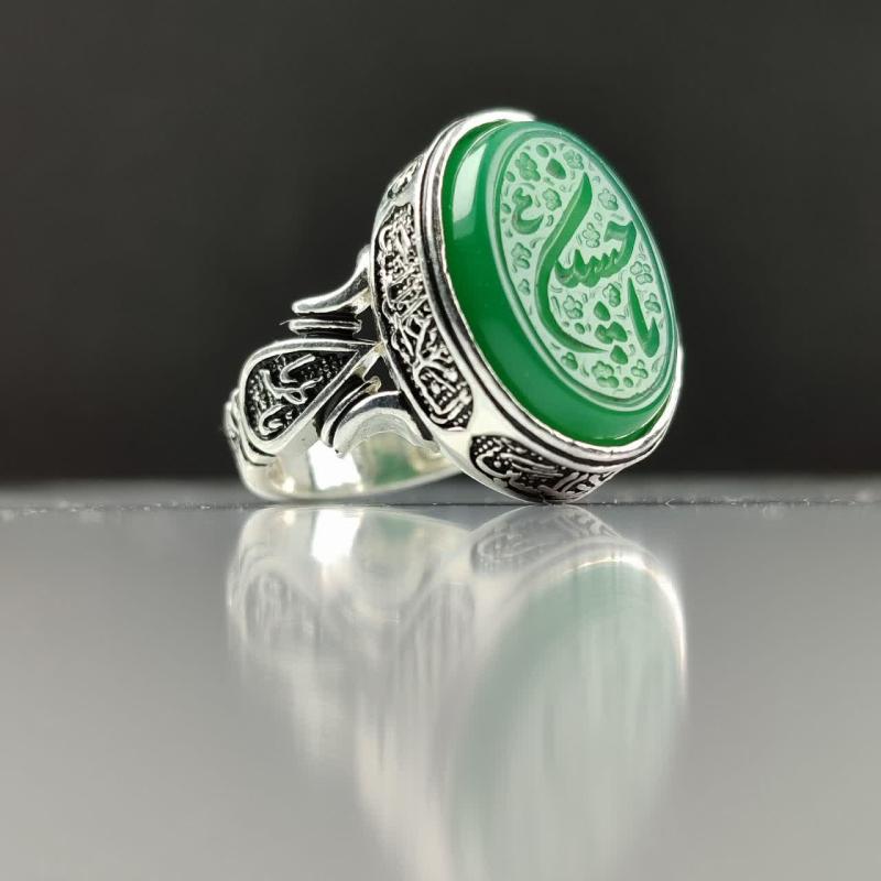 انگشتر عقیق سبز مردانه "رایحة کربلا" – حکاکی "یا حسین" و چهار سلام زیارت عاشورا کد 1820