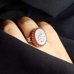 انگشتر نقره عیار 925 با سنگ عقیق سرخ درجه یک و حکاکی "یا زهرا" – کد 1004