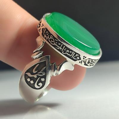 انگشتر نقره باسنگ عقیق سبز ذکر روی رکاب (صلوات حضرت زهرا) ذکر بغل رکاب (یافاطمه) و (یاعلی) کد 2321