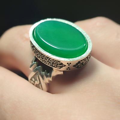انگشتر نقره باسنگ عقیق سبز ذکر روی رکاب (آیت الکرسی ) ذکر بغل رکاب (العزه الله)و(حسبی الله) کد 2323