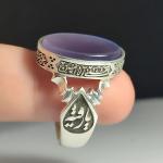 انگشتر نقره باسنگ عقیق سوسنی ذکر روی رکاب (چهار سلام زیارت عاشورا) ذکر بغل رکاب (یارقیه) و (یازینب) کد 2331