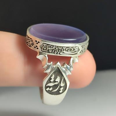 انگشتر نقره باسنگ عقیق سوسنی ذکر روی رکاب (چهار سلام زیارت عاشورا) ذکر بغل رکاب (یارقیه) و (یازینب) کد 2331