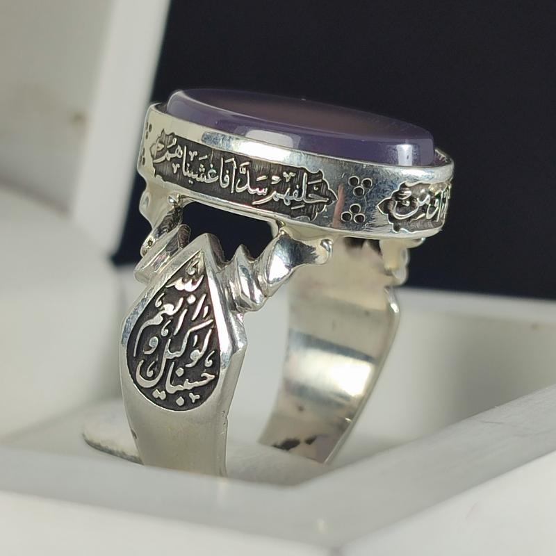 انگشتر نقره باسنگ عقیق سوسنی ذکر روی رکاب ( آیه جهت محافظت) ذکر بغل رکاب (حسبناالله ونعم الوکیل ) و ( نعم المولا ونعم انصیر) کد 2333