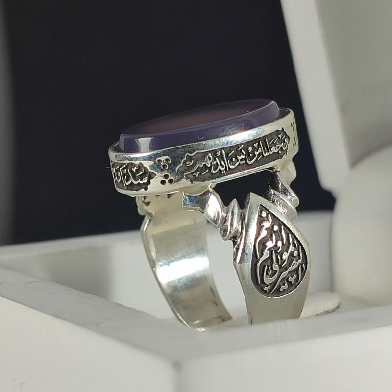 انگشتر نقره باسنگ عقیق سوسنی ذکر روی رکاب ( آیه جهت محافظت) ذکر بغل رکاب (حسبناالله ونعم الوکیل ) و ( نعم المولا ونعم انصیر) کد 2333