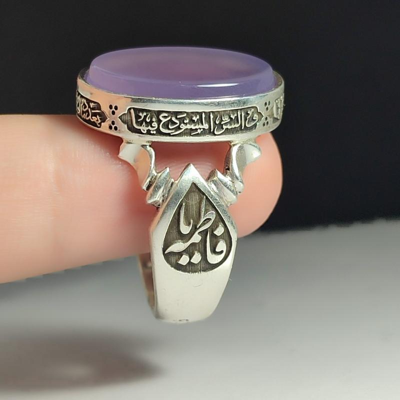 انگشتر نقره باسنگ عقیق سوسنی ذکر روی رکاب (صلوات حضرت فاطمه) ذکر بغل رکاب (یافاطمه) و ( یاعلی) کد 2337