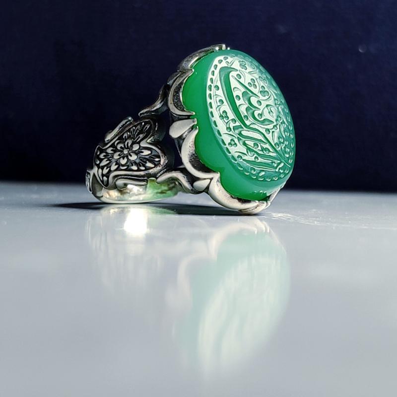 خرید انگشتر عقیق سبز اصل با حکاکی توحیدی "الملک لله" کد 2372