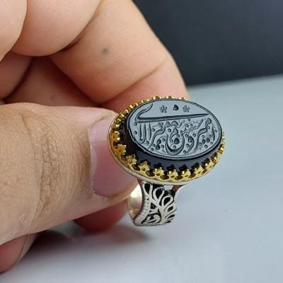 انگشتر عقیق مشکی مردانه "بیعت عاشورا" – با حکاکی "امیری حسین و نعم الامیر" کد 1805
