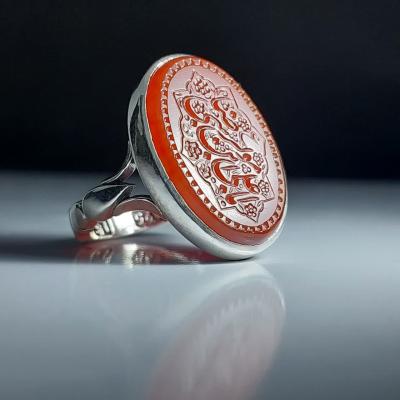 انگشتر عقیق قرمز با حکاکی یا علی بن موسی الرضا (ع)؛ نگینِ رأفت و گرهگشایی کد 4250