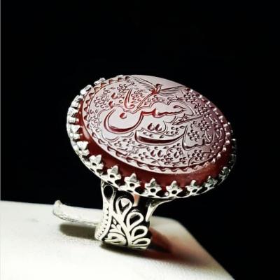 انگشتر نقره باسنگ عقیق قرمز حکاکی لبیک یاحسین رکاب طاووسی کد 2531