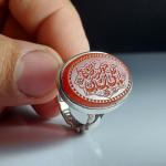  انگشتر عقیق قرمز با حکاکی یا علی بن موسی الرضا (ع)؛ نگینِ رأفت و گره‌گشایی کد 4250